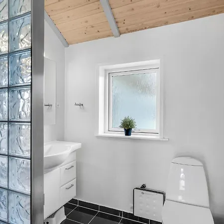 Beautiful Home In Rudkobing With Sauna بيت للعطل