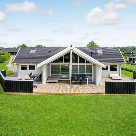 4 Bedroom Lovely In Rudkobing 別荘 Spodsbjerg